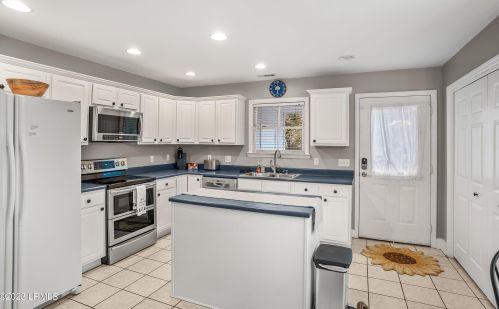 1305 Broad St, Beaufort SC  29902-6373 exterior