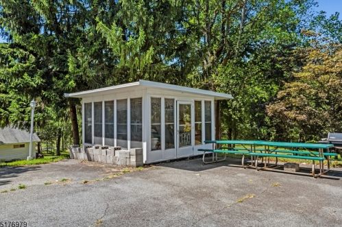 304 Jacksonville Rd, Lincoln Park NJ  07035-1515 exterior