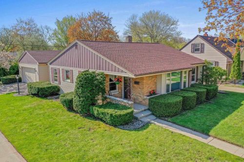 1138 Thrush St, Green Bay, WI 54303-4336
