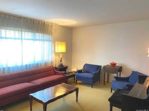 107 Rogues Path, Huntington Station NY 11746-2736 exterior