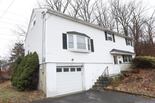 58 Robincrest Dr, Waterbury CT  06708-2406 exterior