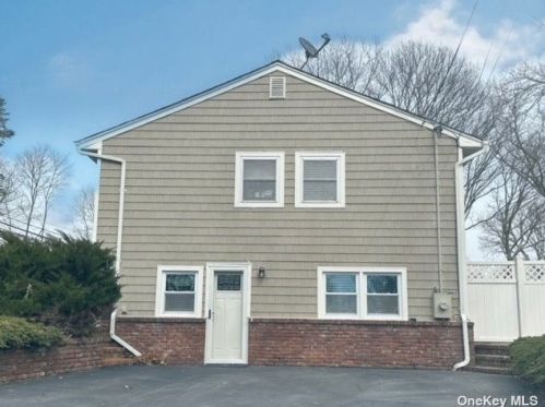 112 Country Rd, Shoreham, NY 11786-1928