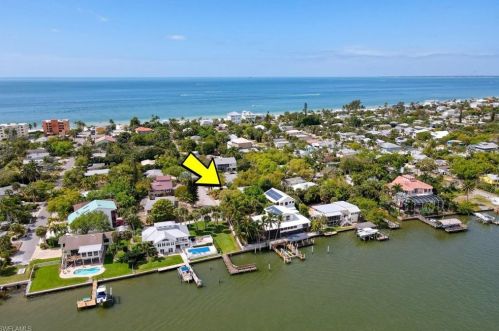 179 Sabal Dr, Fort Myers Beach, FL 33931-3837