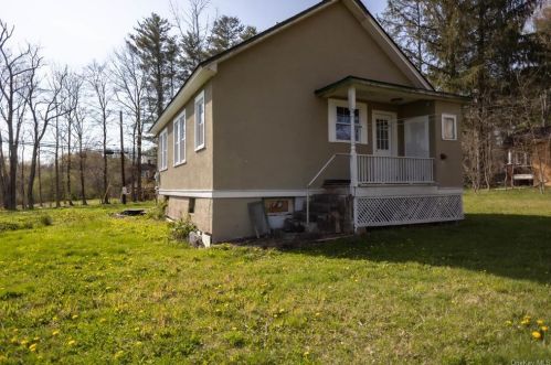 4 Irving Ln, Ferndale NY  12734-5234 exterior