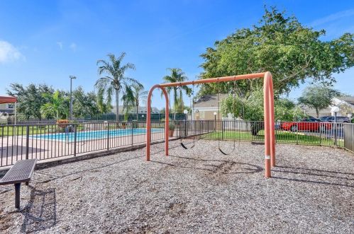 1365 122nd Ter, Hollywood FL 33026-4307 exterior
