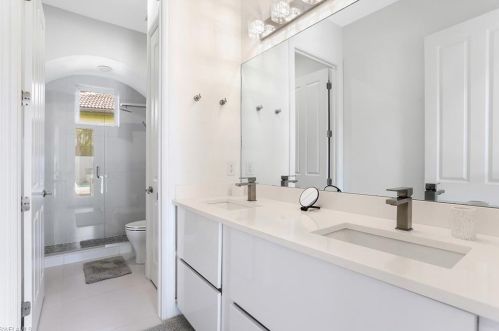 9045 Shenendoah Cir, Naples FL 34113-1663 exterior