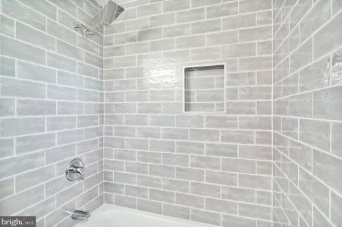 801 Meetinghouse Ct, Riverton NJ  08077-3325 exterior