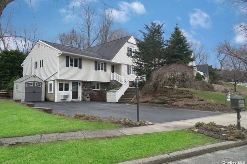 47 Dorothy Ln, San Remo, NY 11754-2934