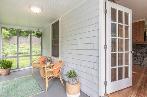 98 Kings Dr, Southport CT  06890-1209 exterior