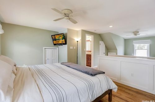 324 Oak Neck Rd, West Islip NY  11795-3613 exterior