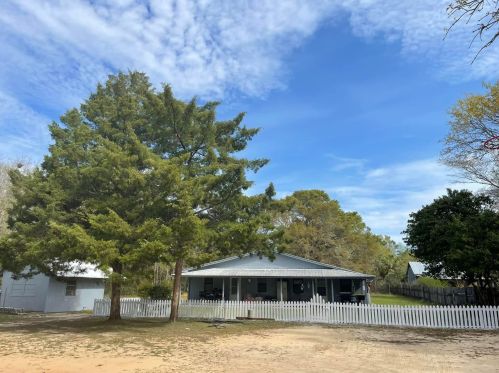 114 Jim Lee Rd, Defuniak Springs, FL 32433-4617