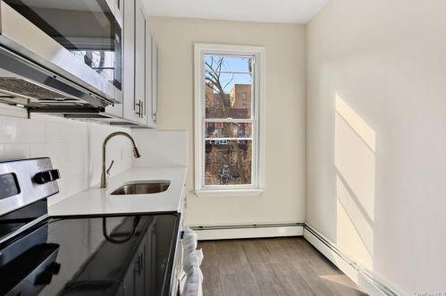 456 185th St, Bronx, NY 10458-7783