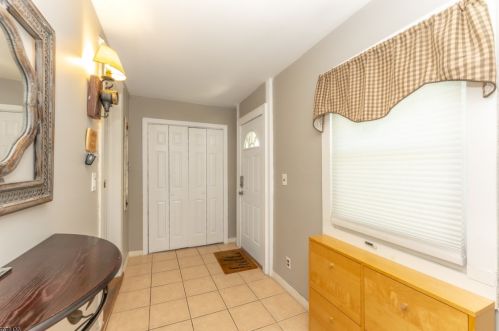 203 Valley Rd, Roselle Park, NJ 07204-1403