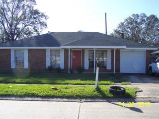 3061 Sorbonne Dr, Marrero, LA 70072-5562