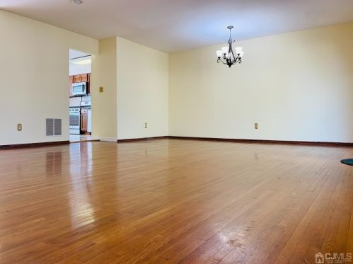 3 Highview Dr, Woodbridge NJ  07095-3905 exterior