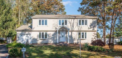 1 Millbrook Ct, Huntington Station, NY 11746-7918