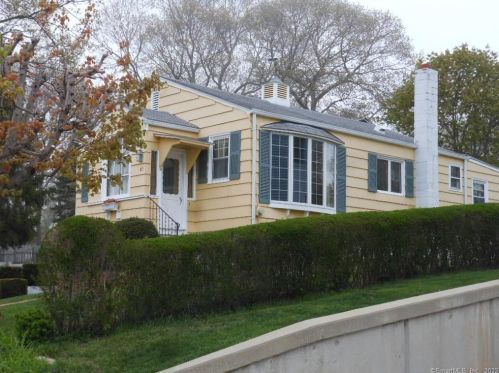 61 Bayview Rd, Niantic, CT 06357-2003