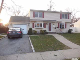 96 Winifred Dr, North Merrick, NY 11566-1725