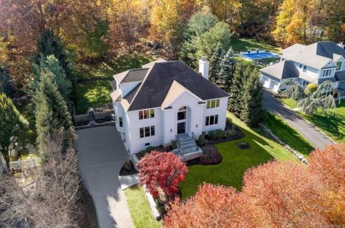 86 Stonewall Cir, White Plains, NY 10607-1831