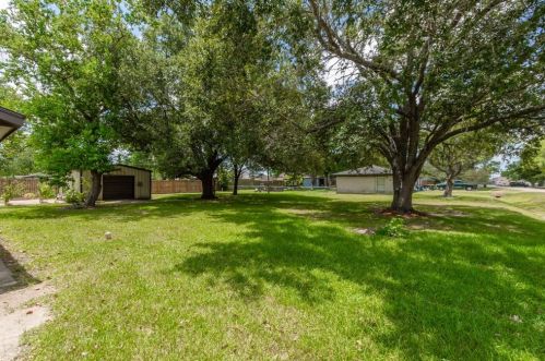 5918 Becky Ln, Pearland TX 77584-8351 exterior