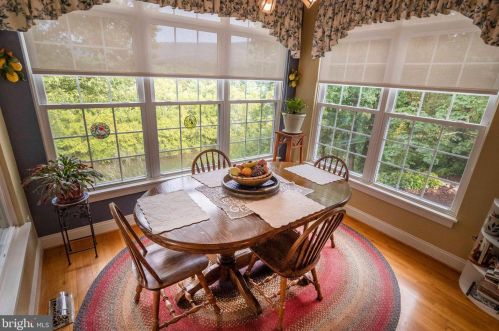 160 Manor Dr, Edinburg VA  22824-3579 exterior