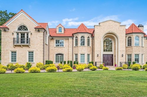 280 Breezyway, Meadowmere Park, NY 11559-2105