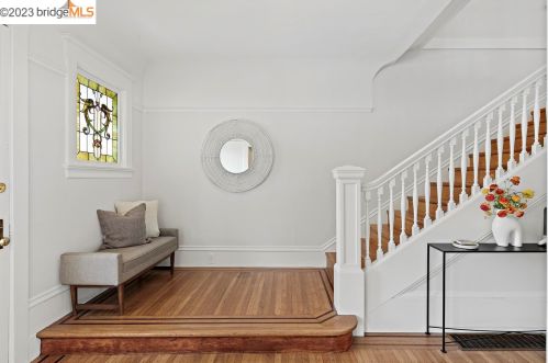 651 Alcatraz Ave, Oakland CA  94609-1005 exterior