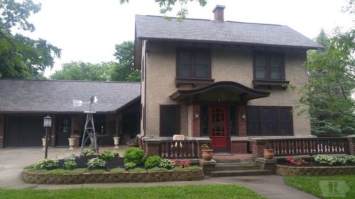 1005 10th St, Eldora, IA 50627-1327