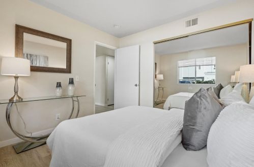 858 Boardwalk Pl, Redwood City CA  94065-1806 exterior