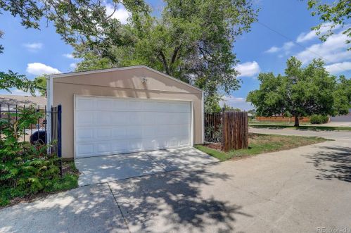 3090 Jasmine St, Denver CO 80207-2117 exterior