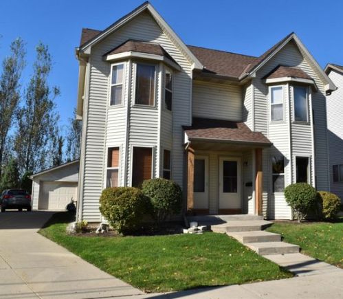 2453 Saint Clair St, Milwaukee, WI 53207-1927