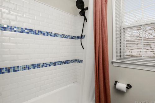 190 Sylvan Knoll Rd, Stamford CT  06902-5356 exterior