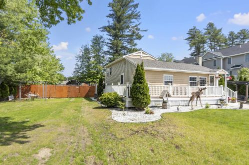 16 Dumaine Ave, Nashua NH  03063-1033 exterior