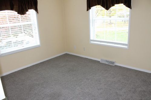 221 Rock Lake Dr, Zelienople PA  16063-8901 exterior