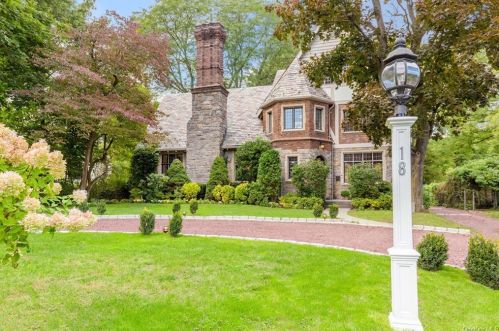 18 Hotel Dr, White Plains, NY 10605-3531