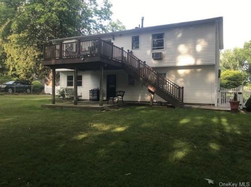 94 Ridge Rd, Valley Cottage, NY 10989-2527