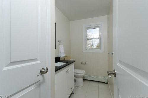 16 Crestview Dr, Uncasville CT  06382-1206 exterior