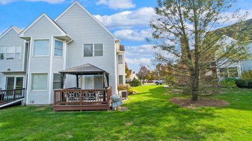 8041 Cross Creek Cir, Breinigsville PA  18031-1327 exterior