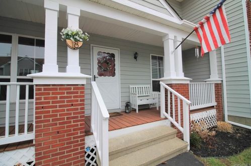 18 Taconic St, Poughkeepsie, NY 12603-4427