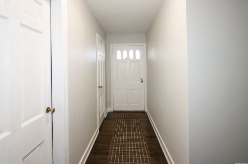 138 Concord St, Westbury, NY 11590-2923