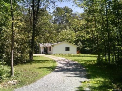 526 Scribner Rd, Pembroke, NY 14036-9588