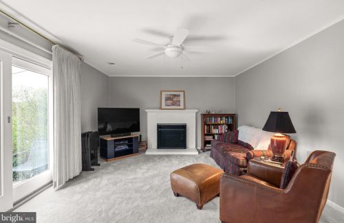 6010 Rdg Frd Dr, Springfield VA 22015-3651 exterior