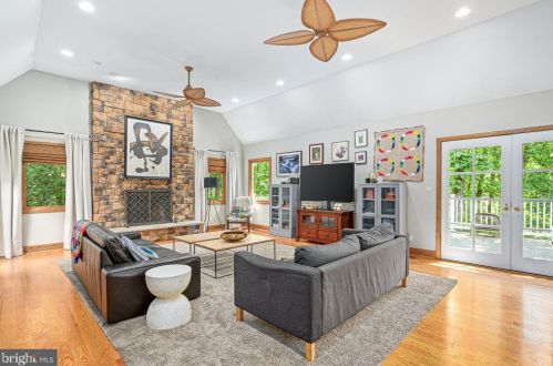 11103 Glade Dr, Herndon VA 20191-4707 exterior