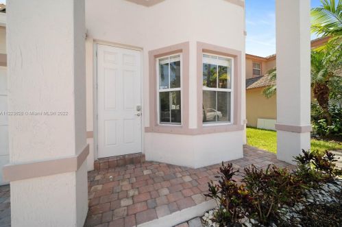 211 15th St, Dania Beach FL  33004-4244 exterior