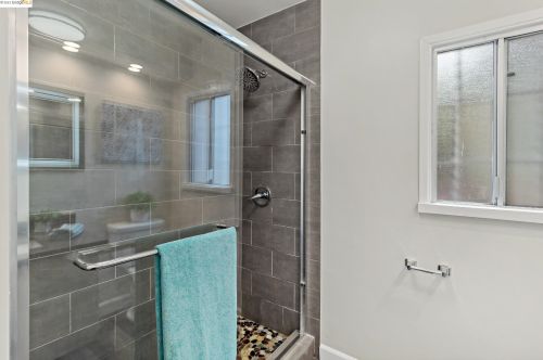 341 Alcatraz Ave, Oakland CA 94608-1260 exterior