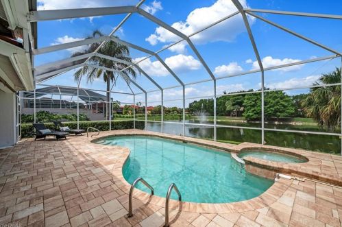 5743 Persimmon Way, Naples FL  34110-2320 exterior