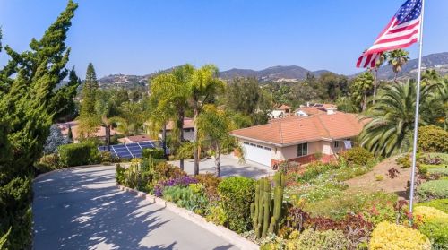 1626 Arrow Wood Ln, Vista, CA 92084-4734