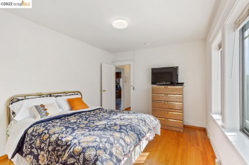 2368 Bartlett St, Oakland CA 94601-3213 exterior