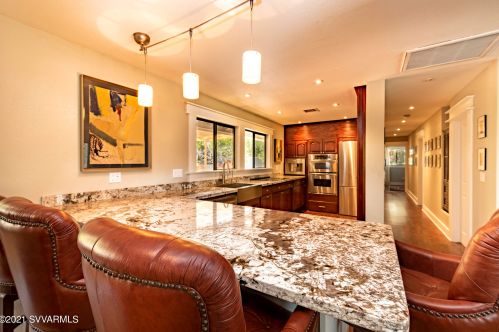 105 Mtn Shadows Dr, Sedona AZ 86336-3927 exterior