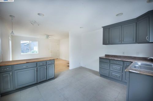 3139 Courtland Ave, Oakland CA 94601-4707 exterior